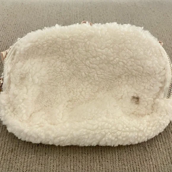 WANTABLE sherpa belt bag - Picture 2 of 7